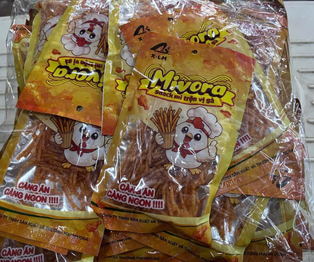 Bịch snack mì trộn vị gà XLM (30 gói x 26g)